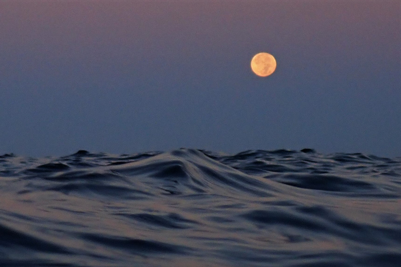 moon-over-sea